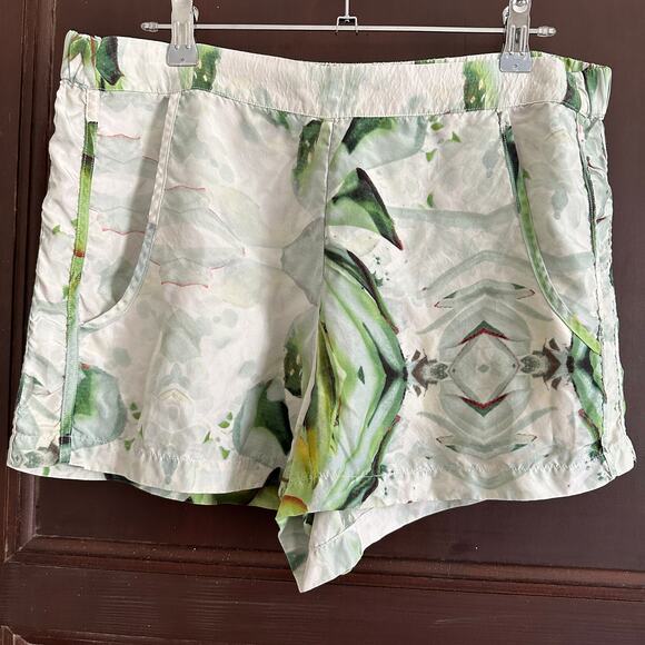 TOWNSEN | Silk Watercolor Grasshopper Green Shorts | Size Large - Picture 2 of 8